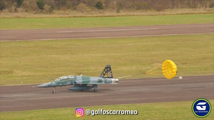 AUMENTE O SOM !!! CAÇA F-5 1º/14º Grupo de Aviação – Esquadrão Pampa – DOMINGO AÉREO 2022 – AFA