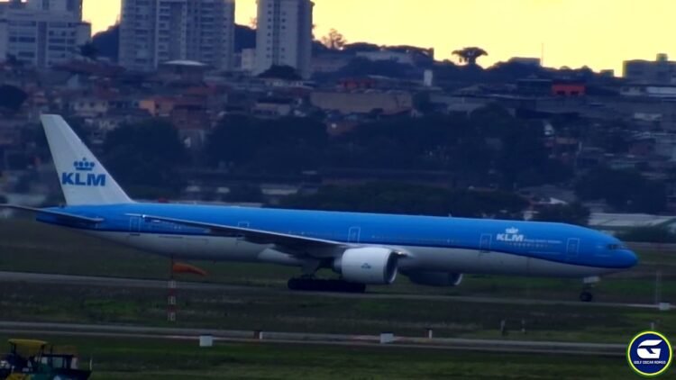 KLM NO DETALHE APÓS O POUSO DO A380 – AEROPORTO INTERNACIONAL DE SAO PAULO / GUARULHOS – SBGR