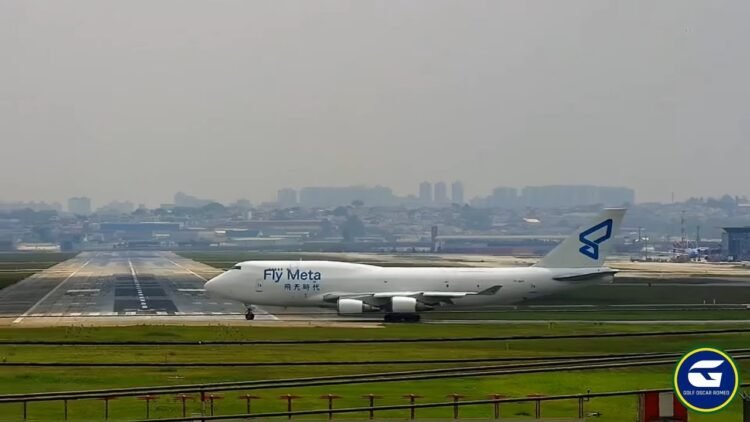 NOVA CIA AÉREA CHINESA É VISTA EM GUARULHOS COM O BOEING 747-400BCF