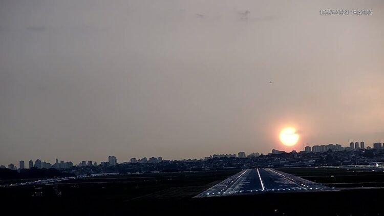 SUNSET FROM GUARULHOS INTERNATIONAL AIRPORT GRU AIRPORT RWY 27R 02-10-2021