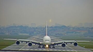 VEJA COMO FOI A VOLTA DO GIGANTE A380 EMIRATES NO AEROPORTO INTERNACIONAL DE SÃO PAULO GUARULHOS